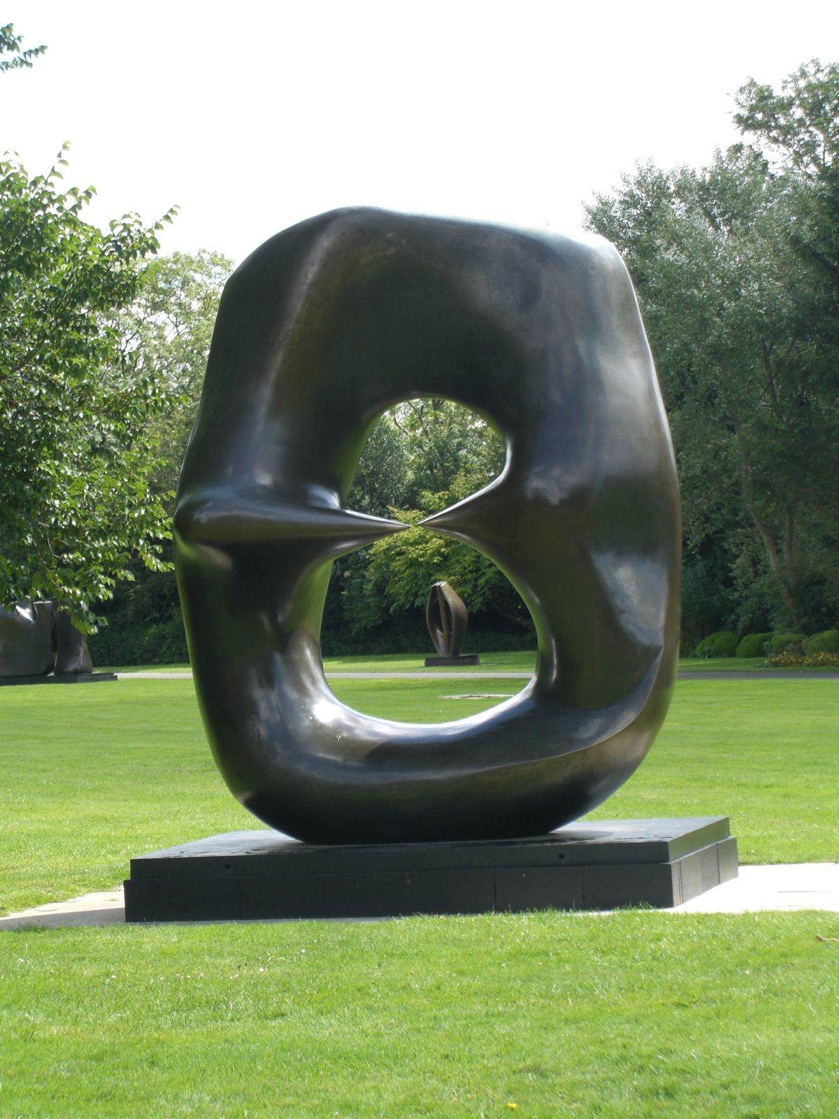 Skulptur von Henry Moore