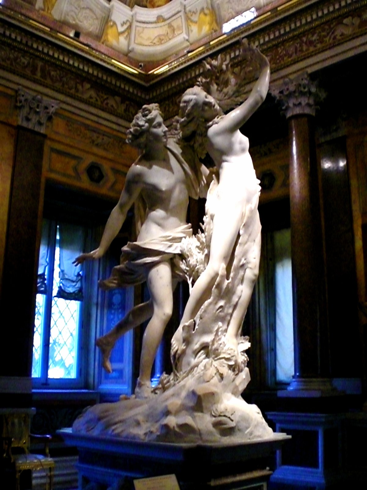 Berninis Apollo und Daphne – Skulptur, Hauptansicht