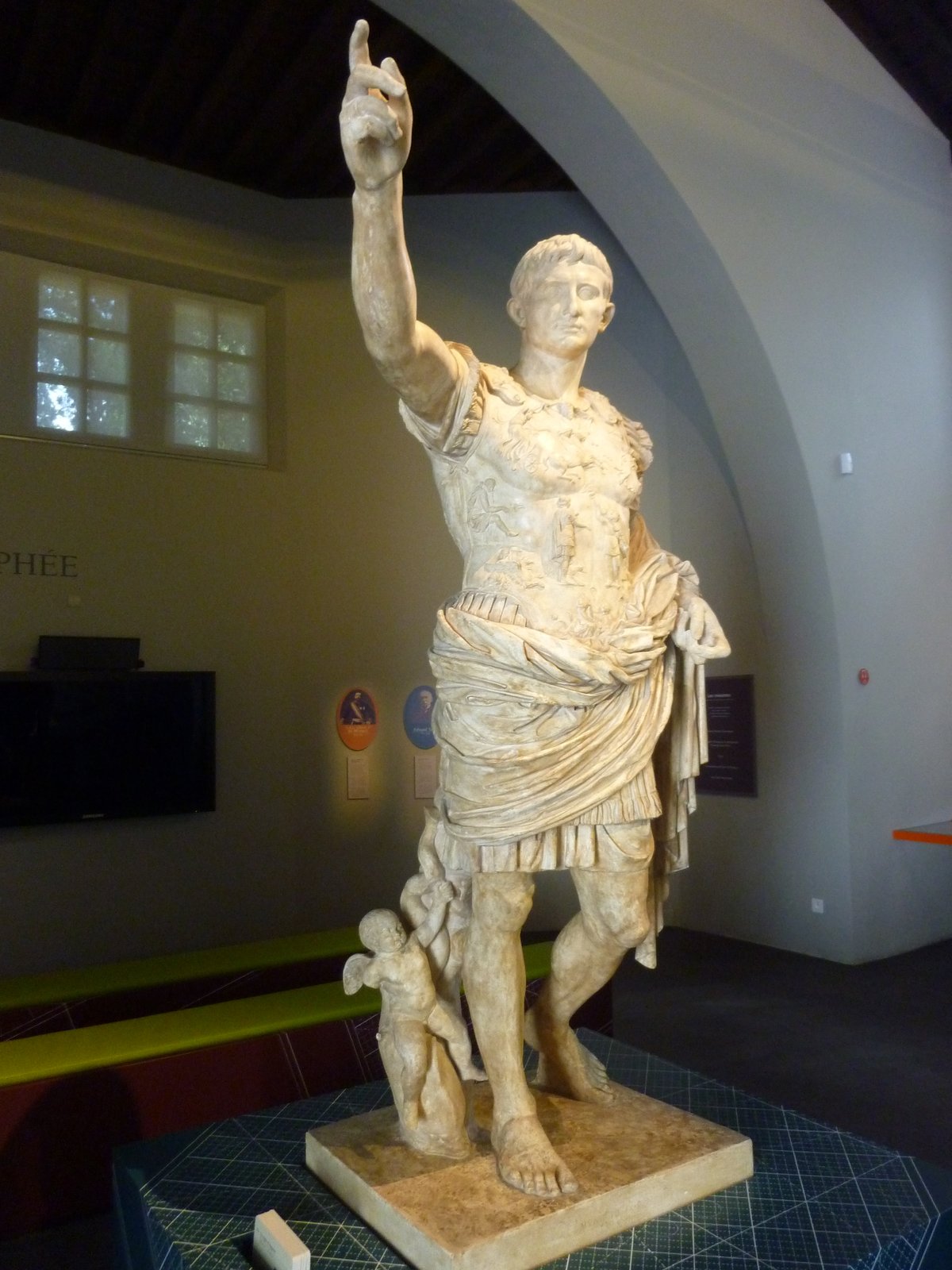 Augustus von Prima Porta – Skulptur, Hauptansicht