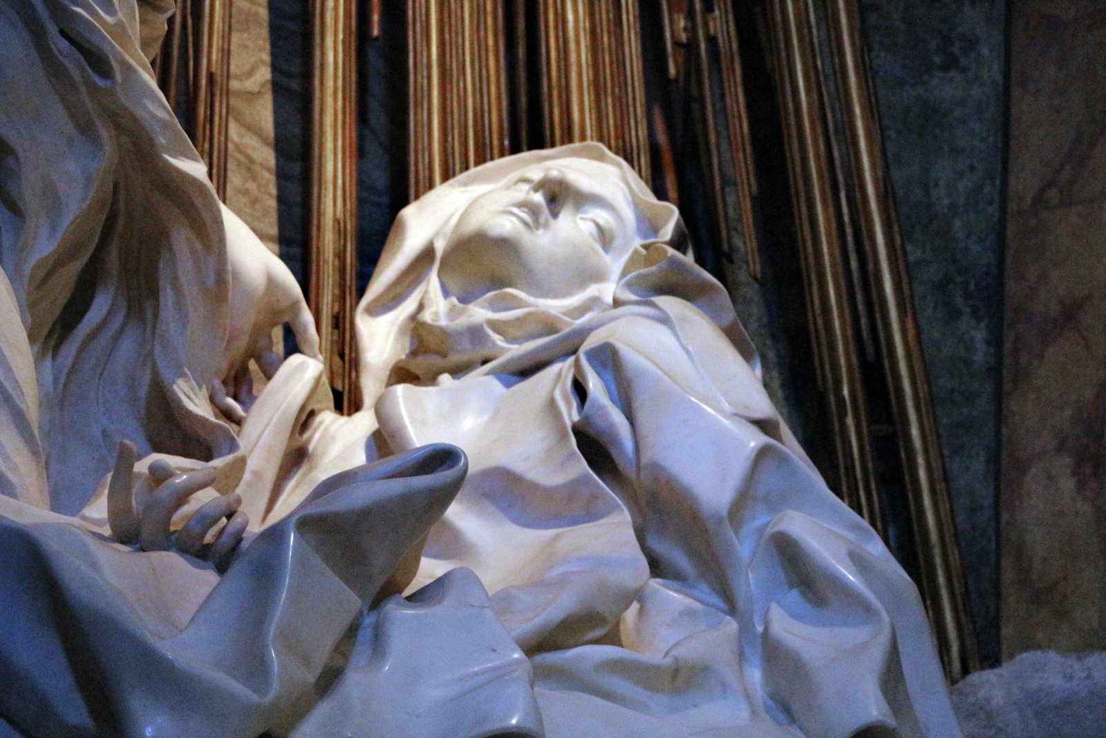 Berninis Verzückung der heiligen Teresa – Skulptur, Hauptansicht