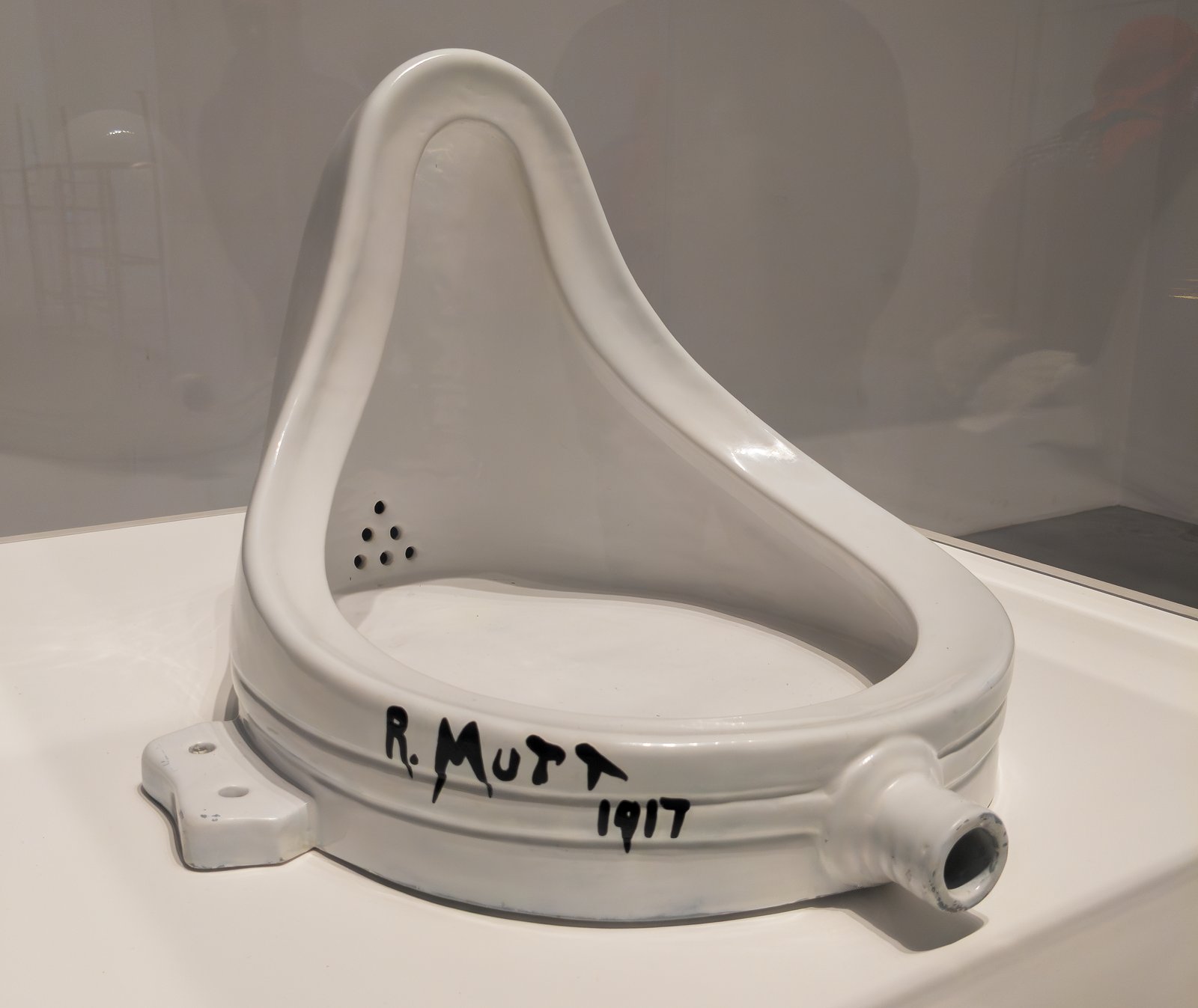 Duchamps Fountain – Skulptur, Hauptansicht