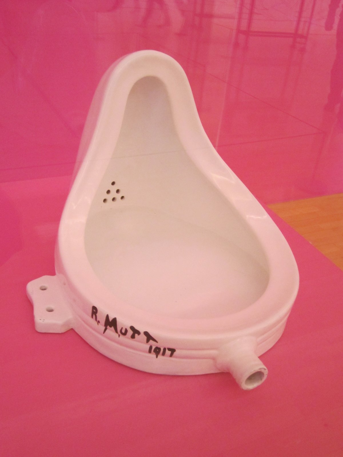 Duchamps Fountain – Skulptur, Hauptansicht