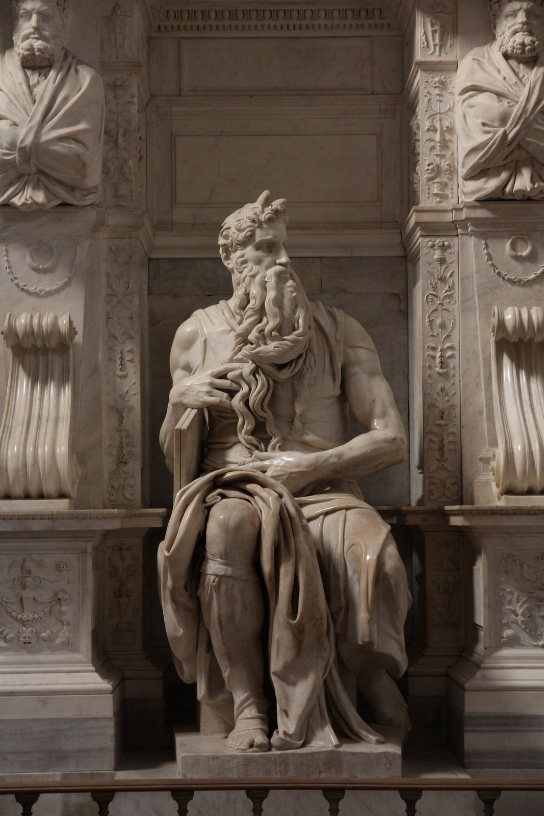 Michelangelos Moses – Skulptur, Hauptansicht
