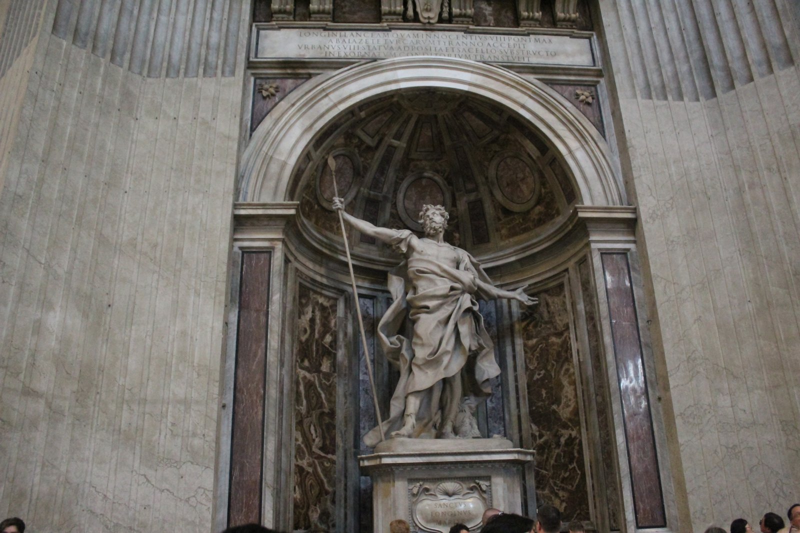 Berninis Hl. Longinus, Marmor, St. Peter