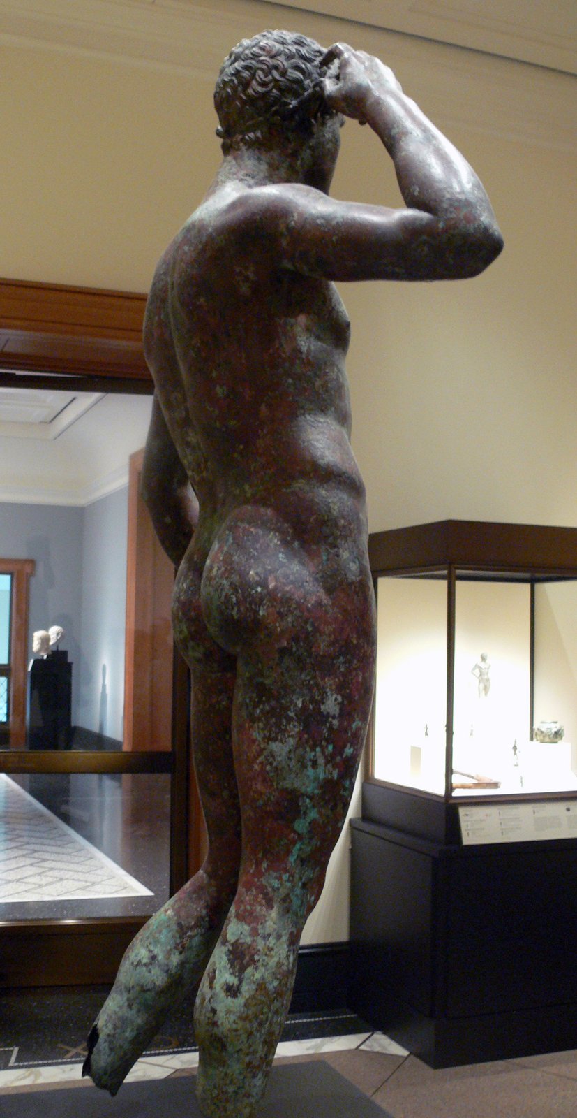 Siegreicher Juengling von Fano, Bronze